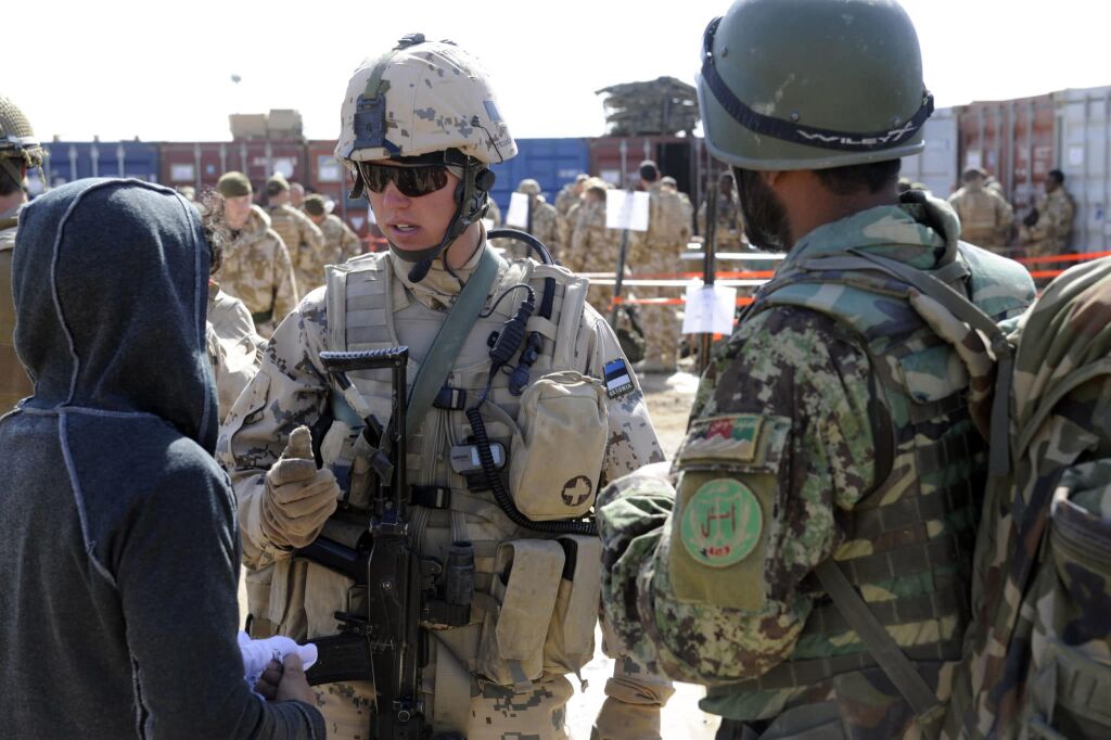 Two soldiers in the U.S. Armed Forces