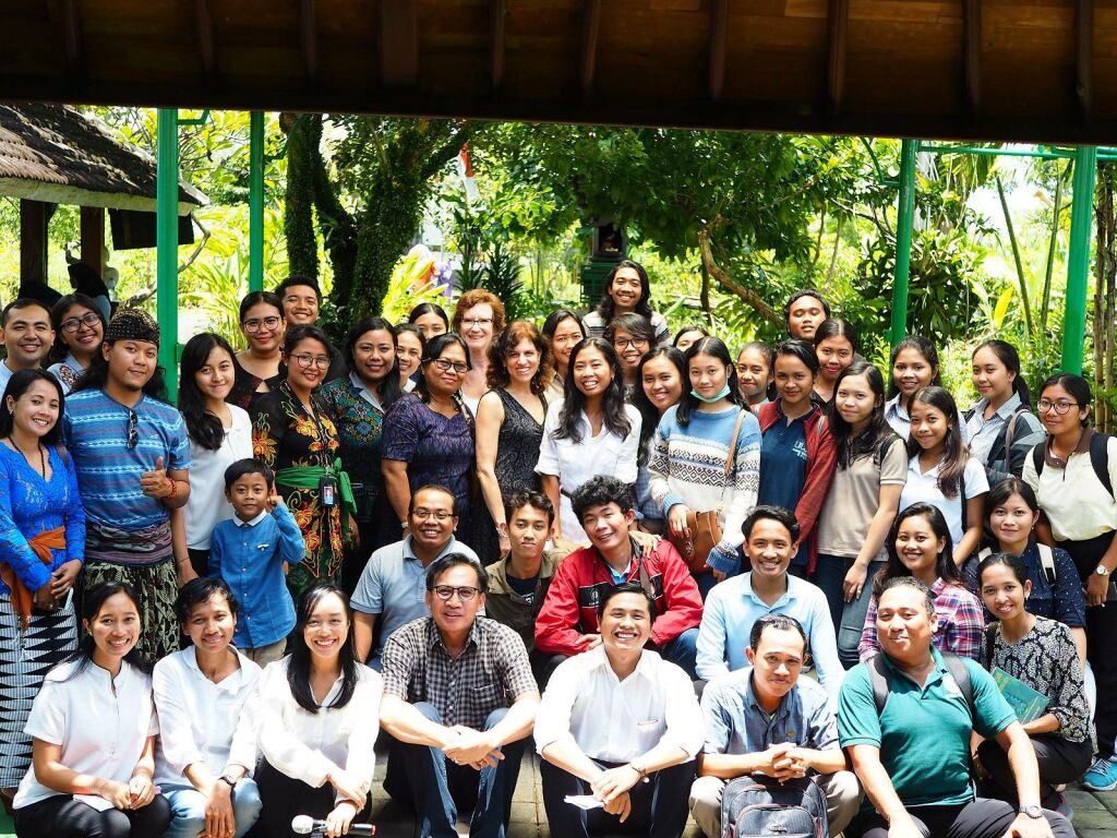 Group of Balinese speakers with article author